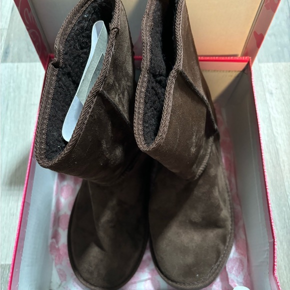 BNIB WANTED Ugg style boot - Picture 2 of 3